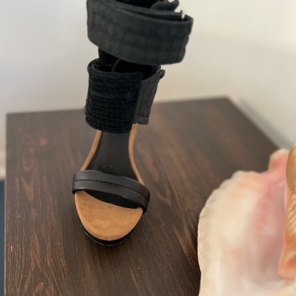 Gorgeous Mia Limited Edition genuine leather sandals - Picture 3 of 14